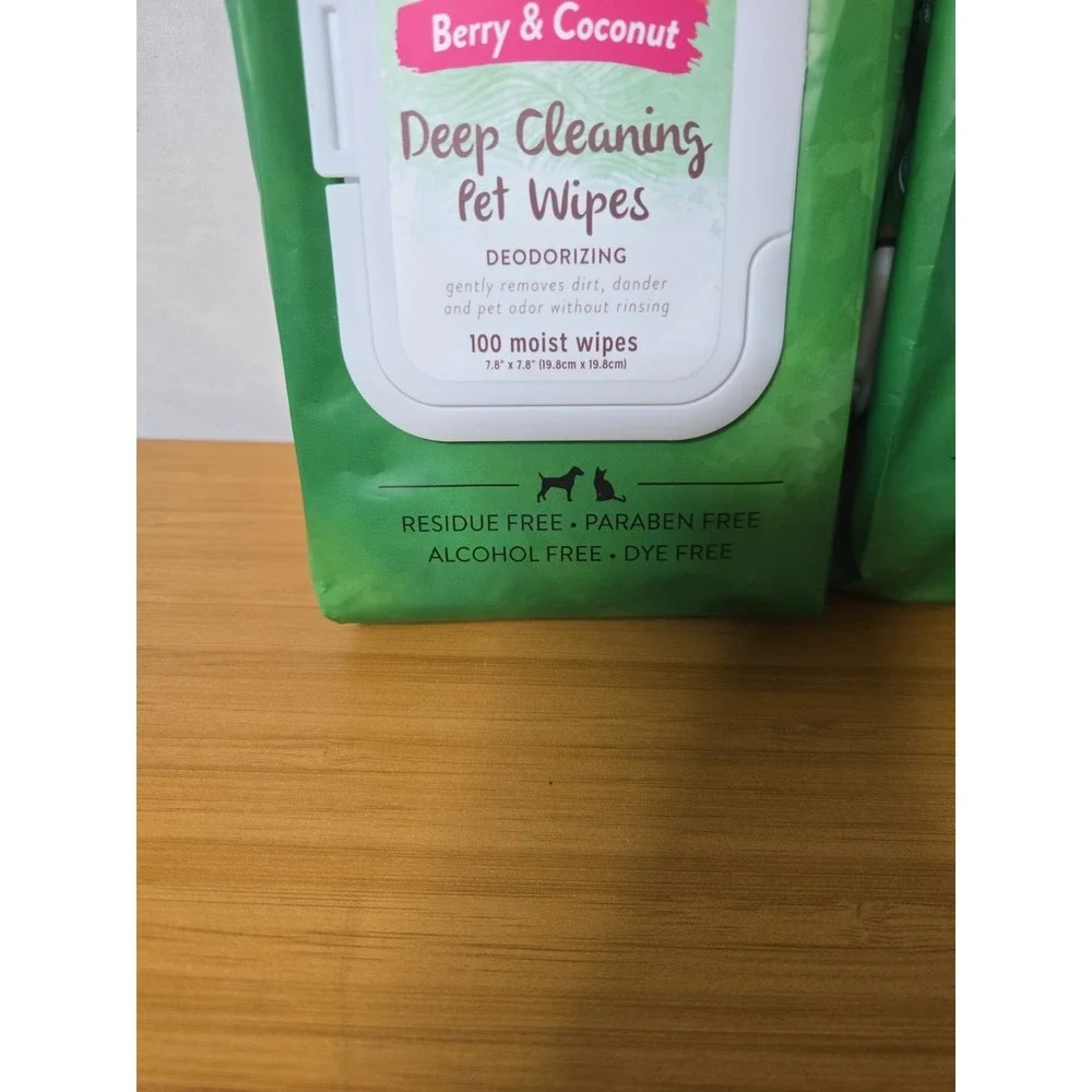 TropiClean Deep Cleaning Pet Wipes Hypoallergenic Berry And Coconut Scent. NEW